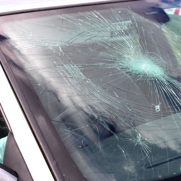 what auto glass replacement service to contact and what does it cost to fix windshield  in Dorchester SC